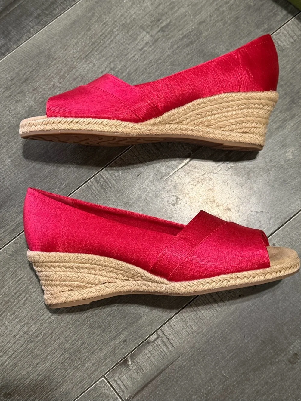 Easy Street Women's Jasper SuperFlex Espadrille Sandals-Red Thai Silk 8.5M NWB